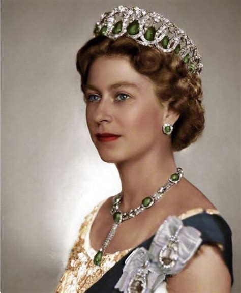 Queen Elizabeth Ii Her Majesty The Queen Queen Elizabeth Royal Crowns