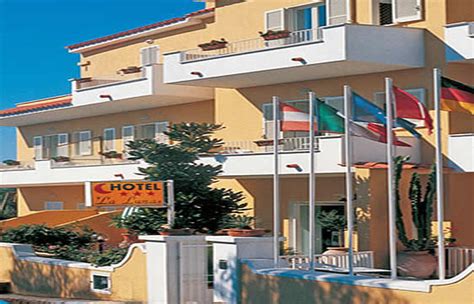 L'hotel la luna è situato in una caratteristica piazzetta lungo il corso principale nel cuore del centro storico di lucca; HOTEL LA LUNA Barano d'Ischia, Albergo La Luna Hotel ...