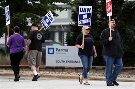 Striking Uaw Workers Picket Outside Gms Parma Plant Fighting For ‘the