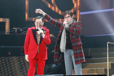 2021 四 川 卫 视 跨 年 演 唱 会. 前無古人後無來者 「他」86歲香港紅館開唱 - 自由娛樂