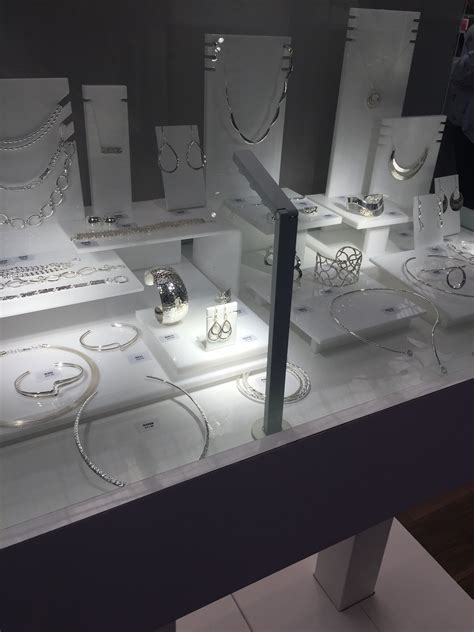 Gecko Display Ijl 2017 Accessories Display Jewellery Shop Design