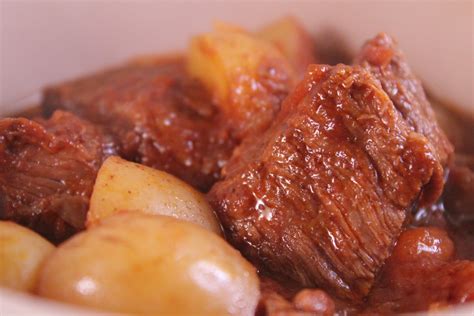 Delicious Dishings Slow Cooker Beef And Tomato Stew With Potatoes