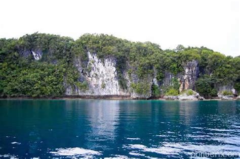 Find Multi Sized Caves And Rock Formations At Puting Bato Island