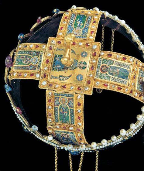 The Holy Crown Of Hungary Szent Korona Royal Crowns Byzantine Gold