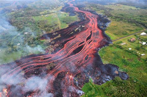 Vulkanausbruch Auf Hawaii Glühende Lava Strömt Ins Meer N Tvde