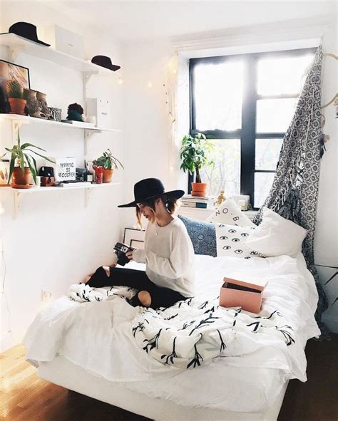 40 Beautiful Minimalist Dorm Room Decor Ideas On A Budget 22