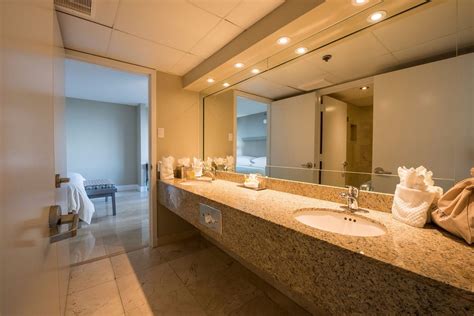 Doubletree By Hilton Grand Hotel Biscayne Bay Rooms Pictures And Reviews