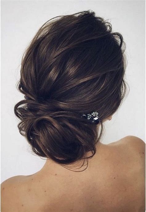 27 Simple And Stunning Wedding Hairstyles Youll Love Tania Maras