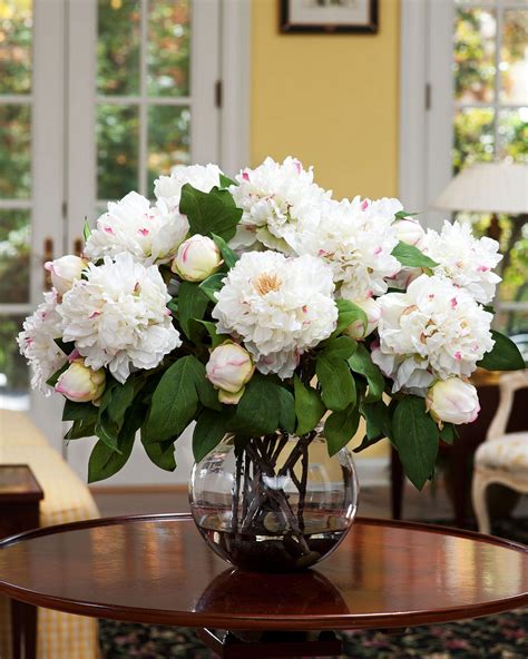 Love the idea of easter flowers? 55+ Beautiful White Flower Arrangements In Your Wedding ...