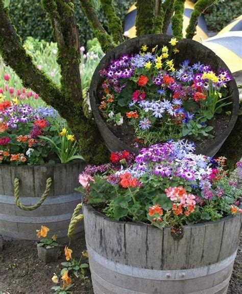 15 Unusual Flower Beds And Container Ideas For Beautiful Yard Landscaping