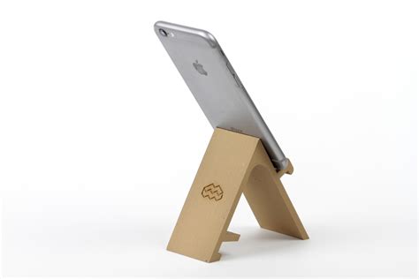 3d Printed Stand The Different Smartphone Holder By Monzamakers Pinshape