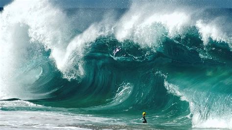 A Bold Man Dives Head On Into Largest Waves On Earth The Result