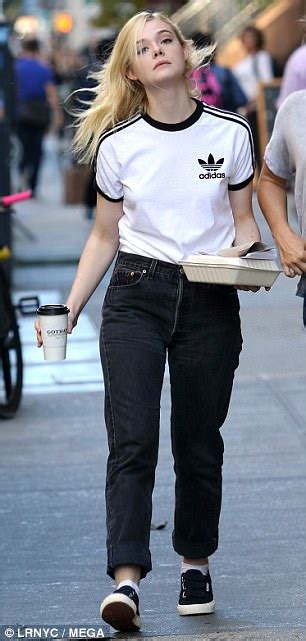 Elle Fanning Switches Up Her Style On Set In Nyc Daily Mail Online