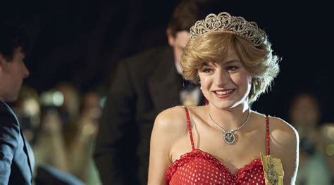 The Crown Season 4 Some Memorable Looks Of Emma Corrin As Princess