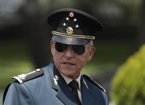 Salvador Cienfuegos Ex Ministre De La Défense Accusé Dêtre Un