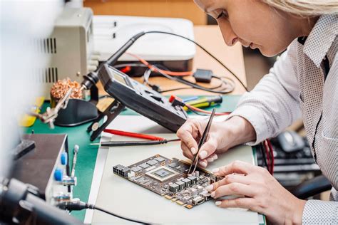 Elektrotechniker Berufsbild Gehalt Karriere Brigittede