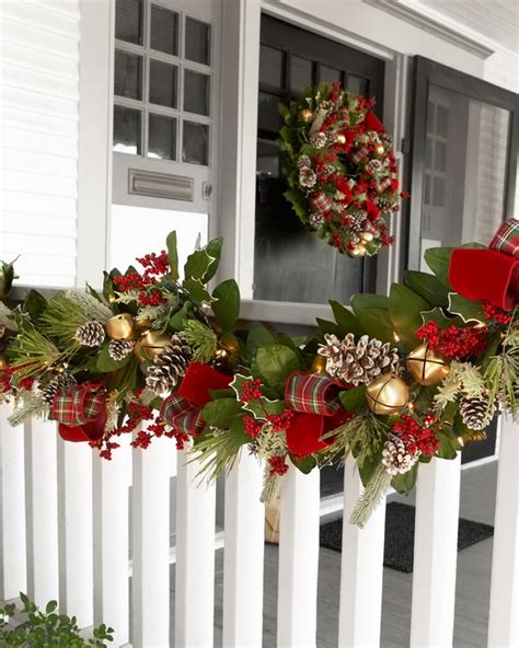 50 Fresh Festive Christmas Entryway Decorating Ideas