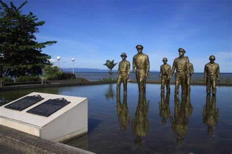 The Large Famous Sculpture Macarthur Landing Memorial Park With Seven