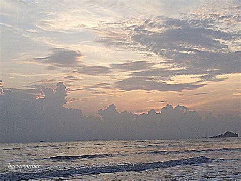 Am f e7 e am ada yg tertinggal g am g am setelah terbenam mentari am ada yg tertinggal g am g am setelah kering air di kali em alam telah menyakinkan f dm kau mesti pergi kau mesti e. BERTEROMBER: Mentari Merah Di Ufuk Timur...