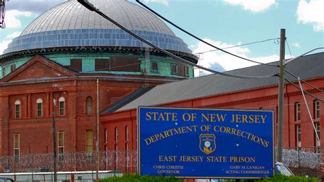Ohnmacht Bettler Bereit New Jersey State Prison Reisebüro Blick Zentimeter
