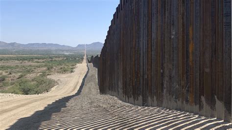 On The Mexico Border Trump Administration Rushes To Build New Wall
