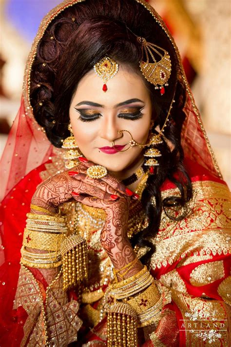 Pin By Raahna Khan On Wadding Girls Indian Bride Photography Poses