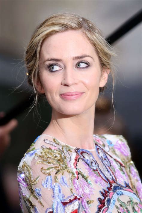 Emily Blunt The Girl On The Train Uk Premiere 01 Gotceleb