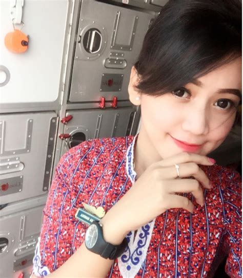 8 Pramugari Cantik Indonesia Yang Populer Di Instagram