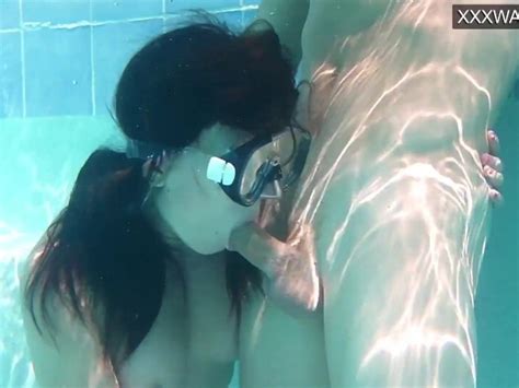 Swimming Pool Hardcore Sex And Blowjob For Minnie Vidéos Porno