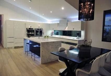 Gran variedad de cocinas de juguete y complementos. Luz indirecta en la cocina - Decoración de Interiores y ...