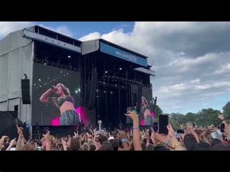 Charli Xcx I Love It Performing At Lollapalooza Youtube