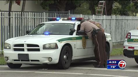 Police Search For Hit And Run Driver In Nw Miami Dade Wsvn 7news Miami News Weather Sports