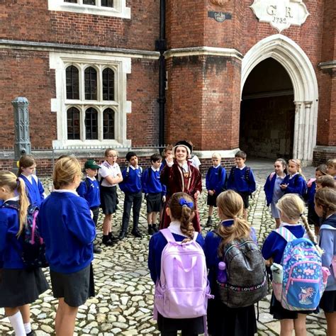 South Farnham Educational Trust Year 5 Enjoy Hampton Court Palace