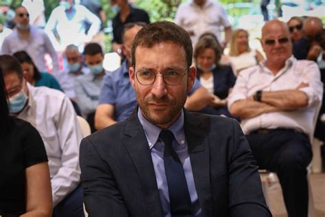 وزير الرعاية الإجتماعية نصف مليون إسرائيلي على وشك فقدان إعانات