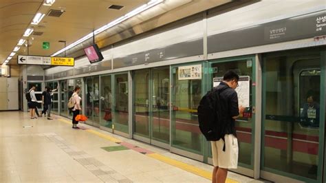 Seoul Metropolitan Subway Line 8 Train Arriving At Sanseong Youtube