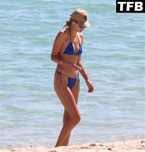 Roosmarijn De Kok Flaunts Her Sexy Figure On The Beach In South Florida