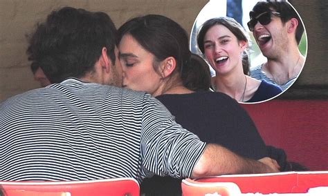 Keira Knightley Shares A Lingering Kiss With Fiance James Righton Over Lunch Daily Mail Online