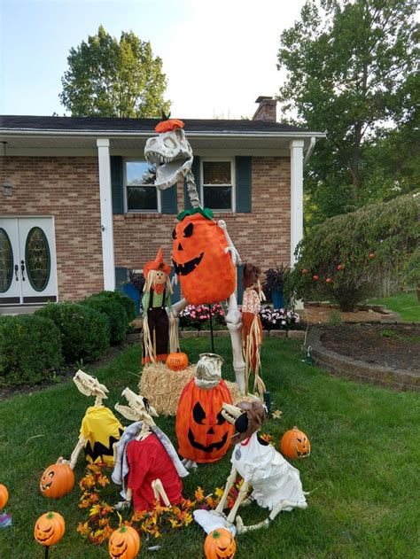 My Neighbors Unique Halloween Decorations Pics