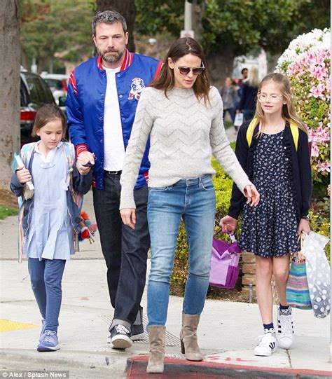 Violet affleck (born december 1, 2005) is the daughter of actors ben affleck and jennifer garner. Ben Affleck 'told friends he wants Jennifer Garner back'