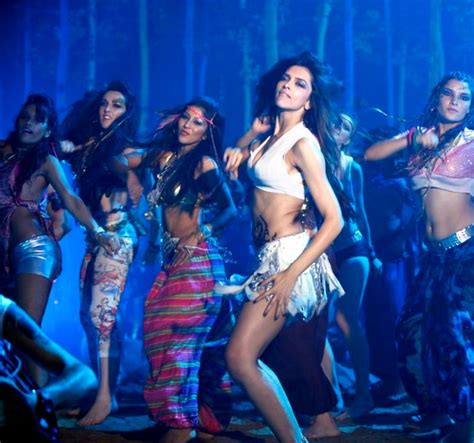 Funtoosh Deepika Padukone Hot Raunchy Item Song Stills In Dum Maaro