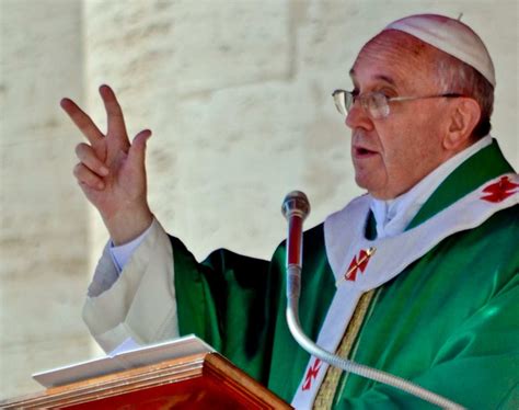 Papa Francesco: le tre parole chiave per una relazione felice