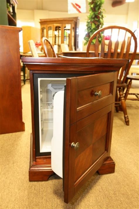 The bossin 3.2 ft 3 compact mini fridge has a chiller and freezer compartment, and is perfect for a bedroom, dorm, office, garage, apartment, or anywhere a quick and convenient snack or drink is needed. love this fridge inside a night stand | Dorm bedroom ...