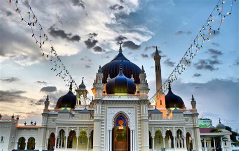 Video masjid terbesar dan masjid terindah di dunia. 10 Masjid Paling Indah dan Populer di Dunia