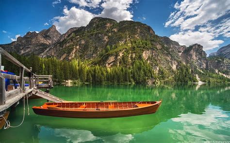 Hd Wallpaper Pragser Wildsee Lago Di Braies Lake In Italy Lake Boats