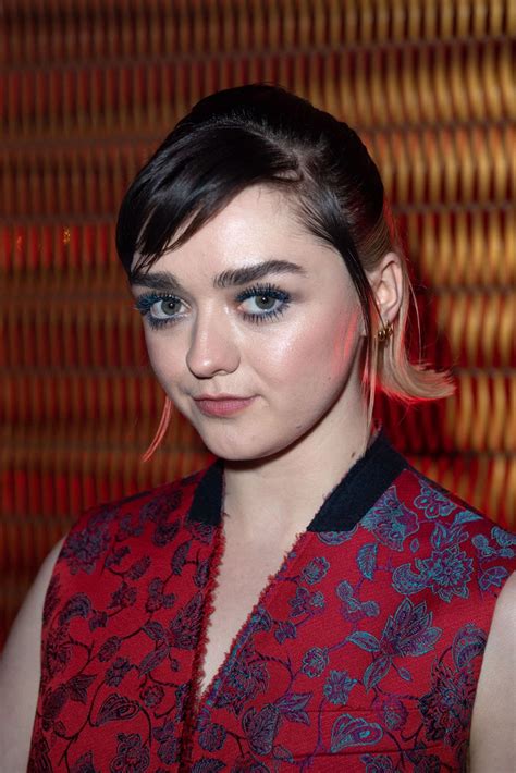 Dc Comics And Arrowverse Maisie Williams Star Of New Mutants At The