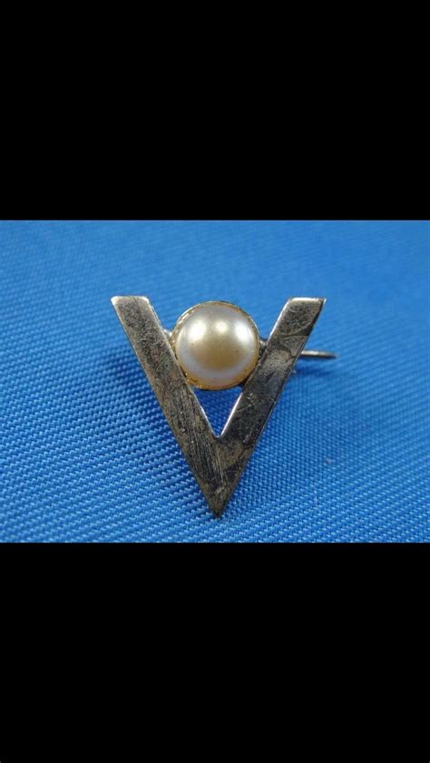 pin by homefront gal wwii on wwii victory pins brooches patriotic jewelry vintage jewels