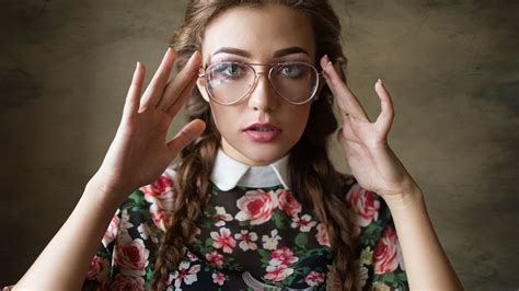 Desktop Wallpaper Pretty Woman Brunette Glasses Hd Image Picture