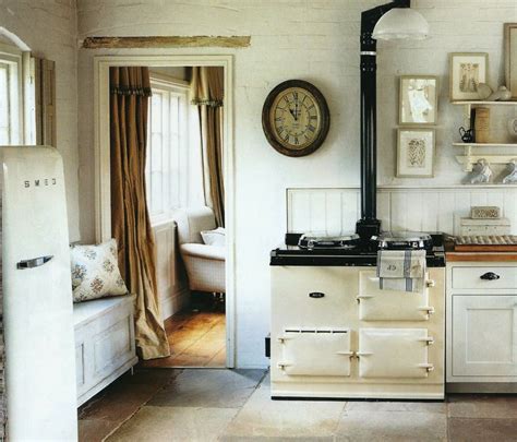 Showcasing the worlds best appliances in a boutique setup. Modern Country Style: Modern Country Loves: Smeg Fridges