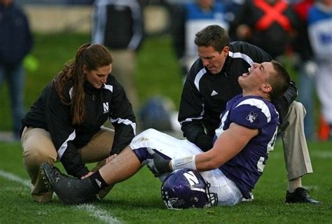 Im looking for colleges that have sports medicine majors, or colleges that spevializw on sports medicine, or athletic training, please answer!!!!! Athletic Trainers- not "Trainers" - Melander Sports Medicine