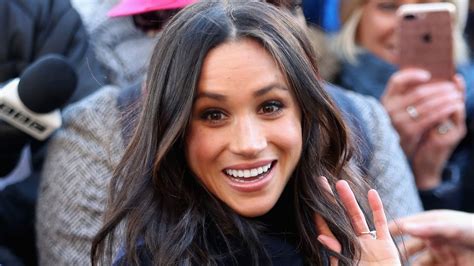 watch meghan markle s suits co stars have an adorable royal wedding carpool sing along